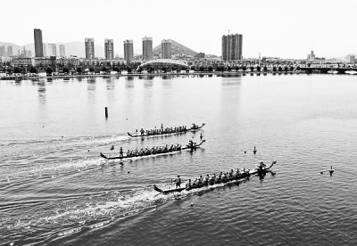 “龙行中原”展示城市之美 龙舟竞渡大赛助力全民健身