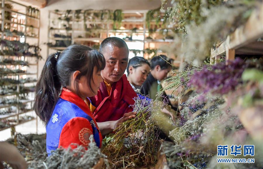 （社会）（2）古法藏香的年轻传习人