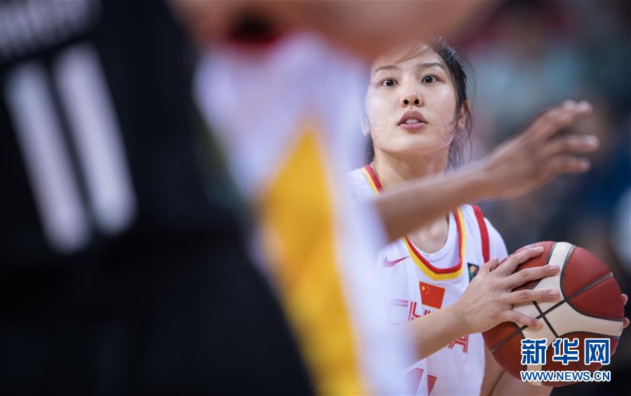 （体育）（8）篮球——热身赛：中国女篮胜北美女篮明星队