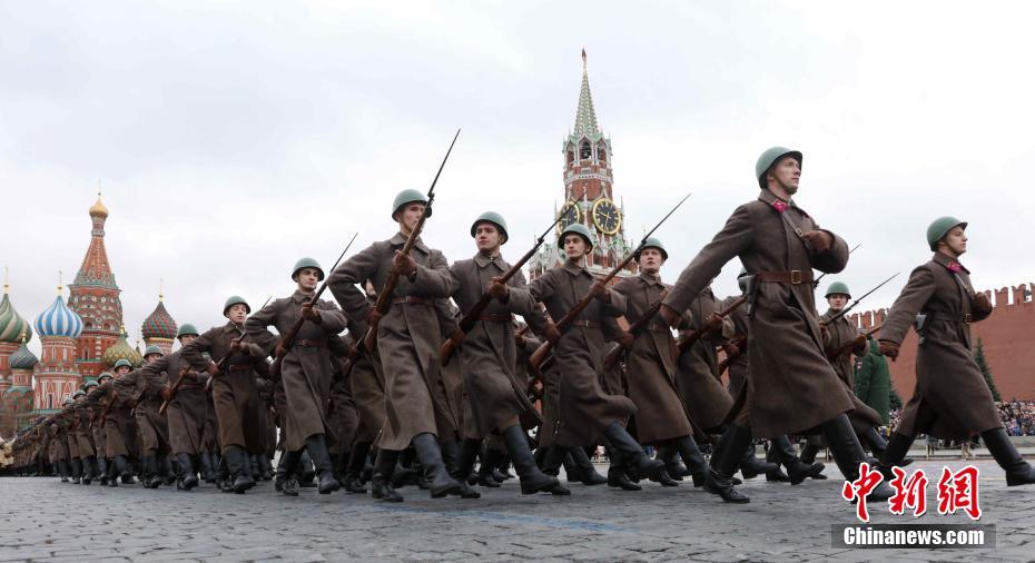 莫斯科举行阅兵式 纪念1941年红场阅兵