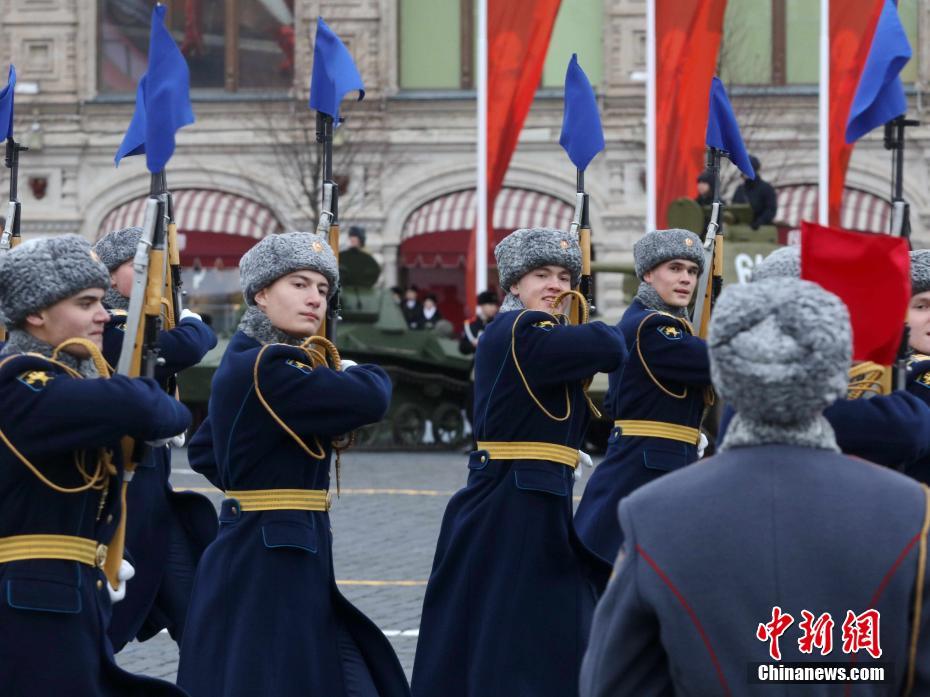 莫斯科举行阅兵式 纪念1941年红场阅兵