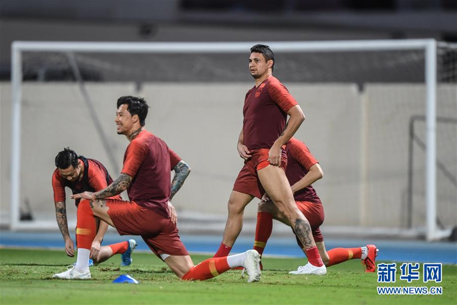 （体育）（11）足球——世预赛：中国队在阿联酋备战