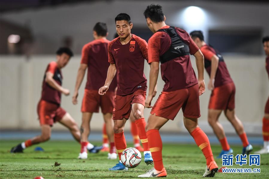 （体育）（4）足球——世预赛：中国队在阿联酋备战