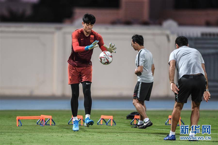 （体育）（10）足球——世预赛：中国队在阿联酋备战