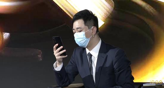王自健自我调侃：投了钱但放弃了，怕给国产机丢人