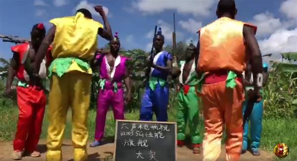 画面辣眼 “非洲葫芦娃”七兄弟祝iQOO 3 5G手机大卖