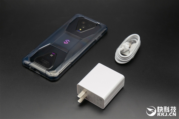 首款5G游戏手机！腾讯黑鲨游戏手机3开箱图赏