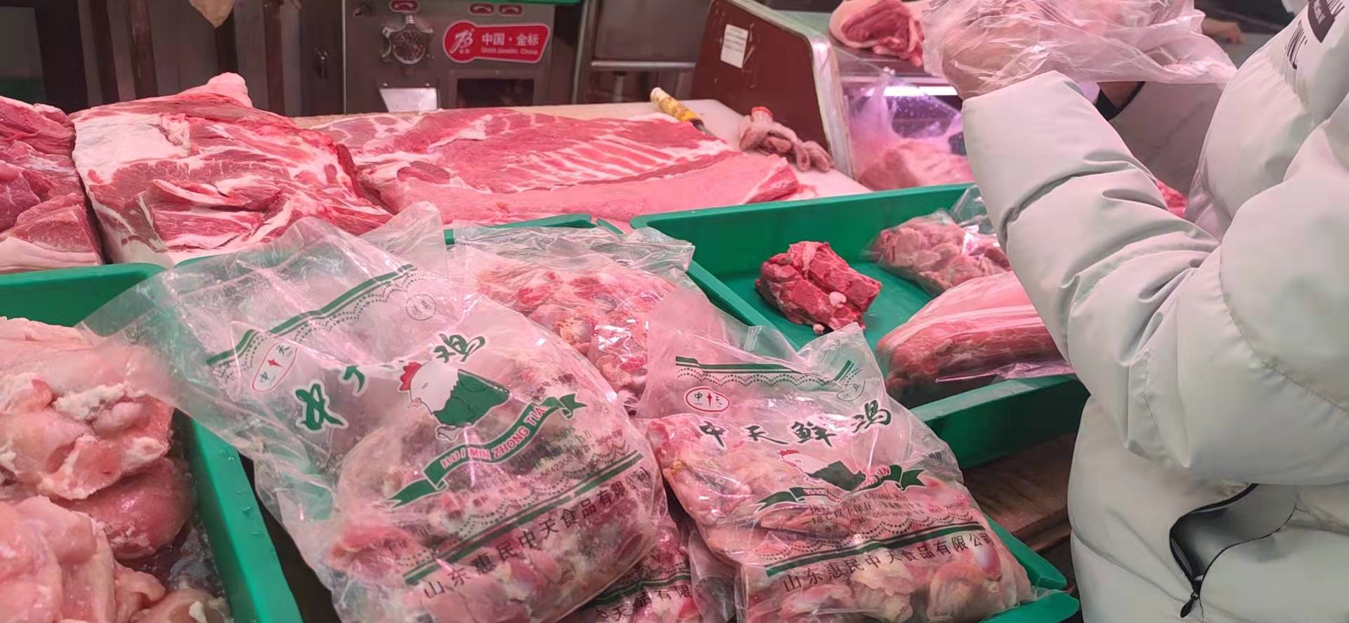 淮南：凌晨突击检查两家农贸市场 确保人民吃上“放心肉”