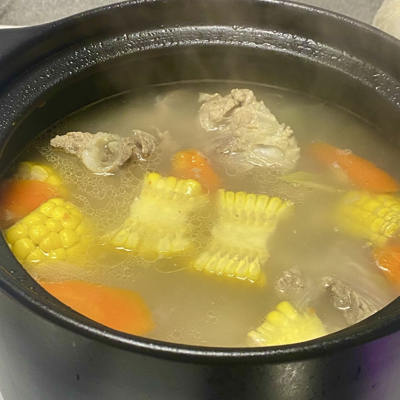 排骨汤用热水炖还是冷水炖？排骨汤不白怎么办